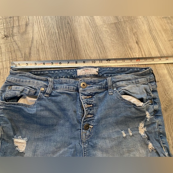 Torrid Jean Shorts Womens 16 Blue Denim Cut Off Cuffed Button Fly Stretch - Picture 4 of 5